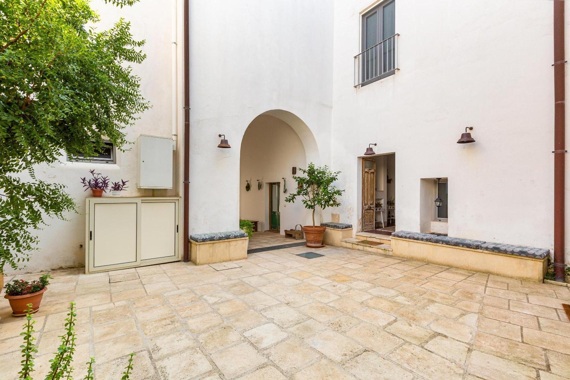 Palazzo San Giovanni Morciano di Leuca Luaran gambar